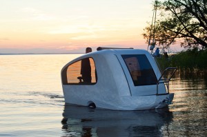 Amphibic mobile home